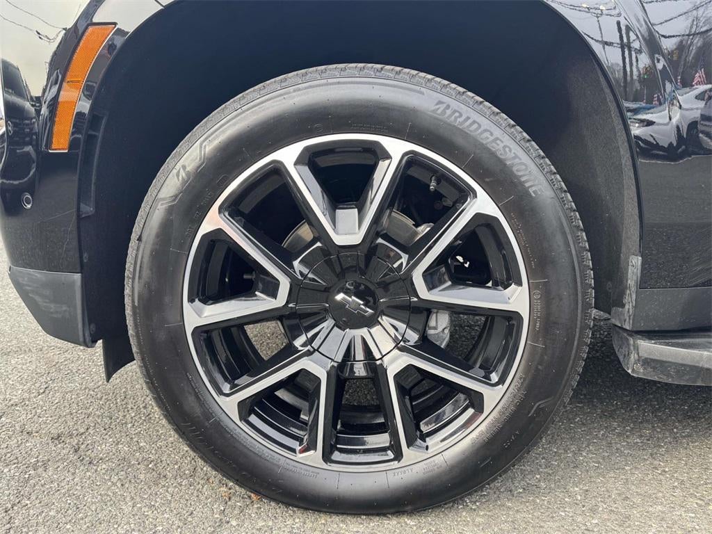 2025 Chevrolet Suburban 4WD RST