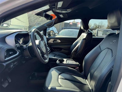 2024 Chrysler Pacifica Hybrid S Appearance Pkg