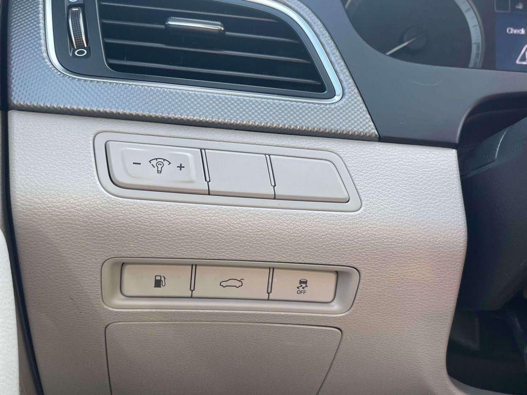 2017 Hyundai SONATA SE