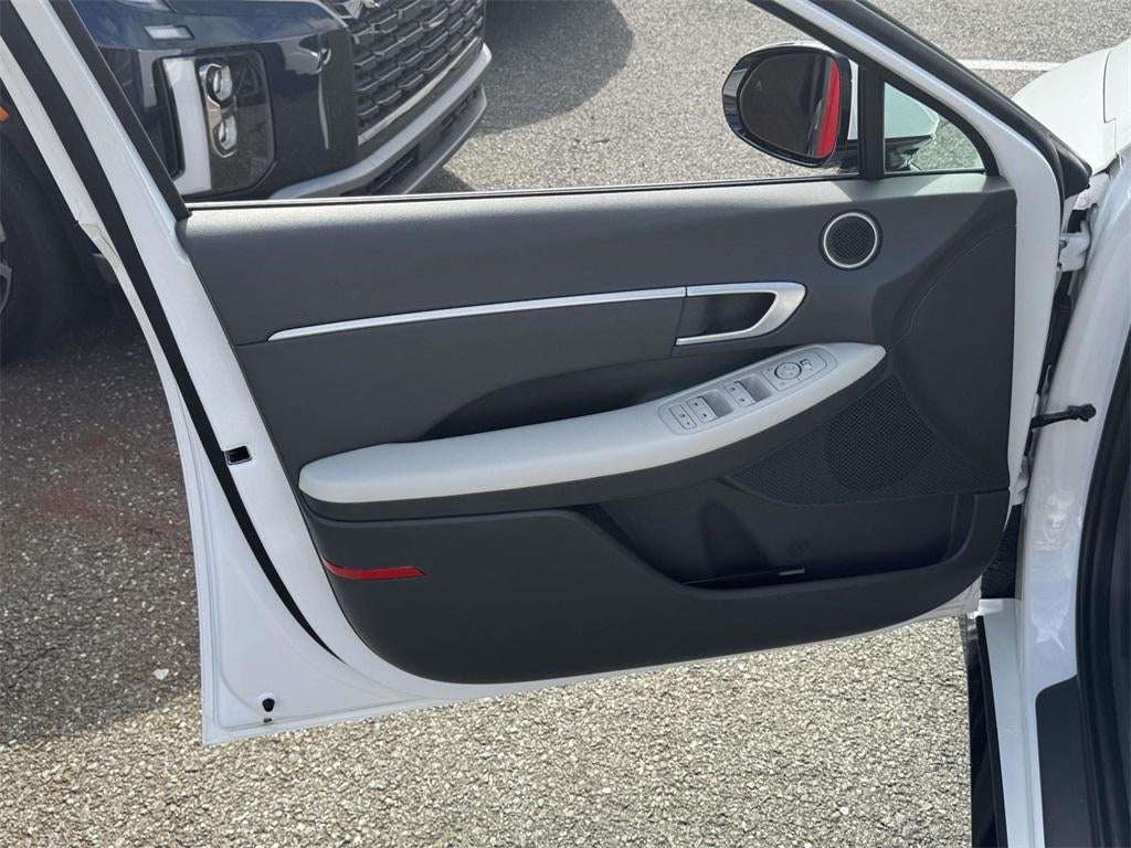 2025 Hyundai SONATA HYBRID SEL