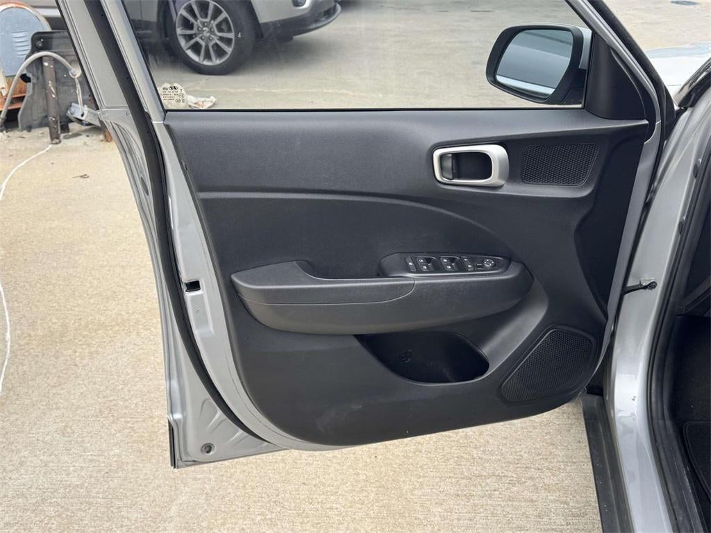 2023 Hyundai VENUE SE