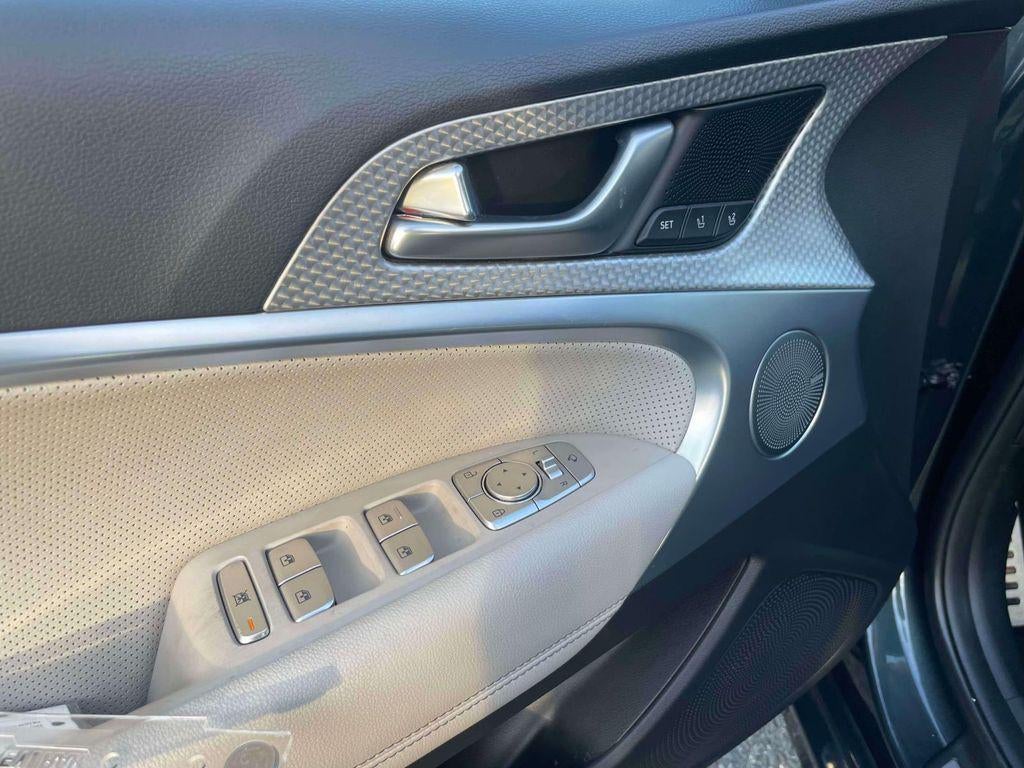 2023 Genesis G70 2.0T AWD