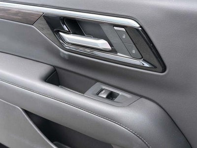 2025 Chevrolet Suburban 4WD LT