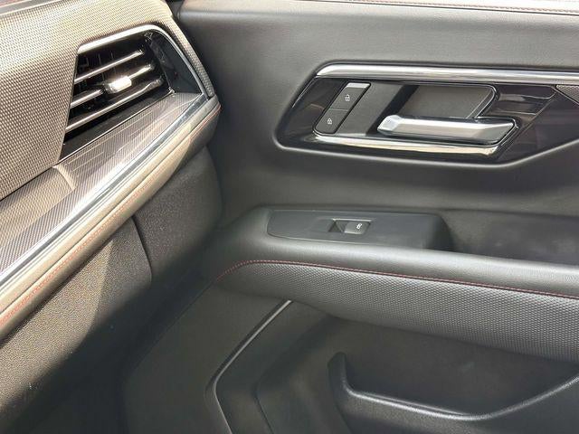 2025 Chevrolet Suburban 4WD RST