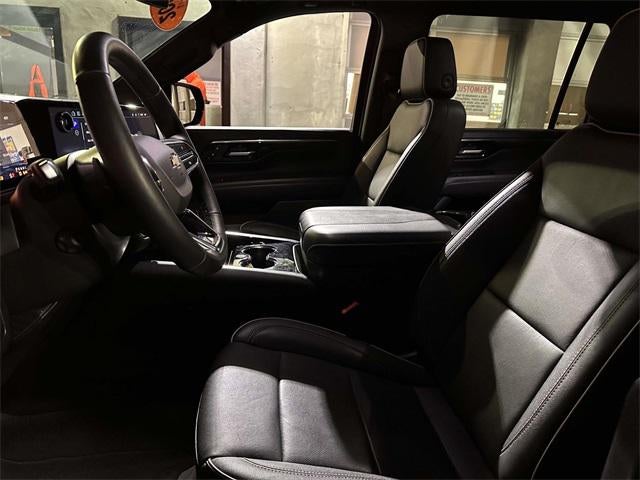 2025 Chevrolet Suburban 4WD Premier