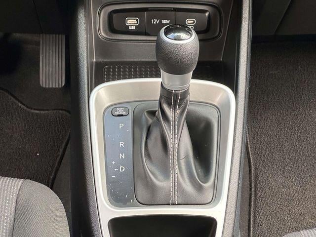 2023 Hyundai VENUE SE