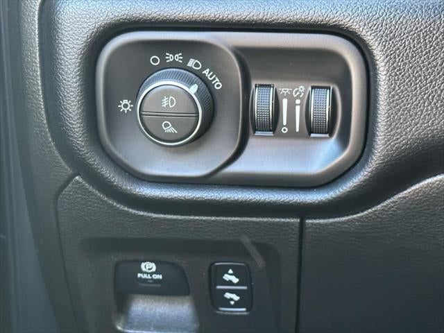2019 RAM 1500 Big Horn/Lone Star Crew Cab 4x4 57' Box