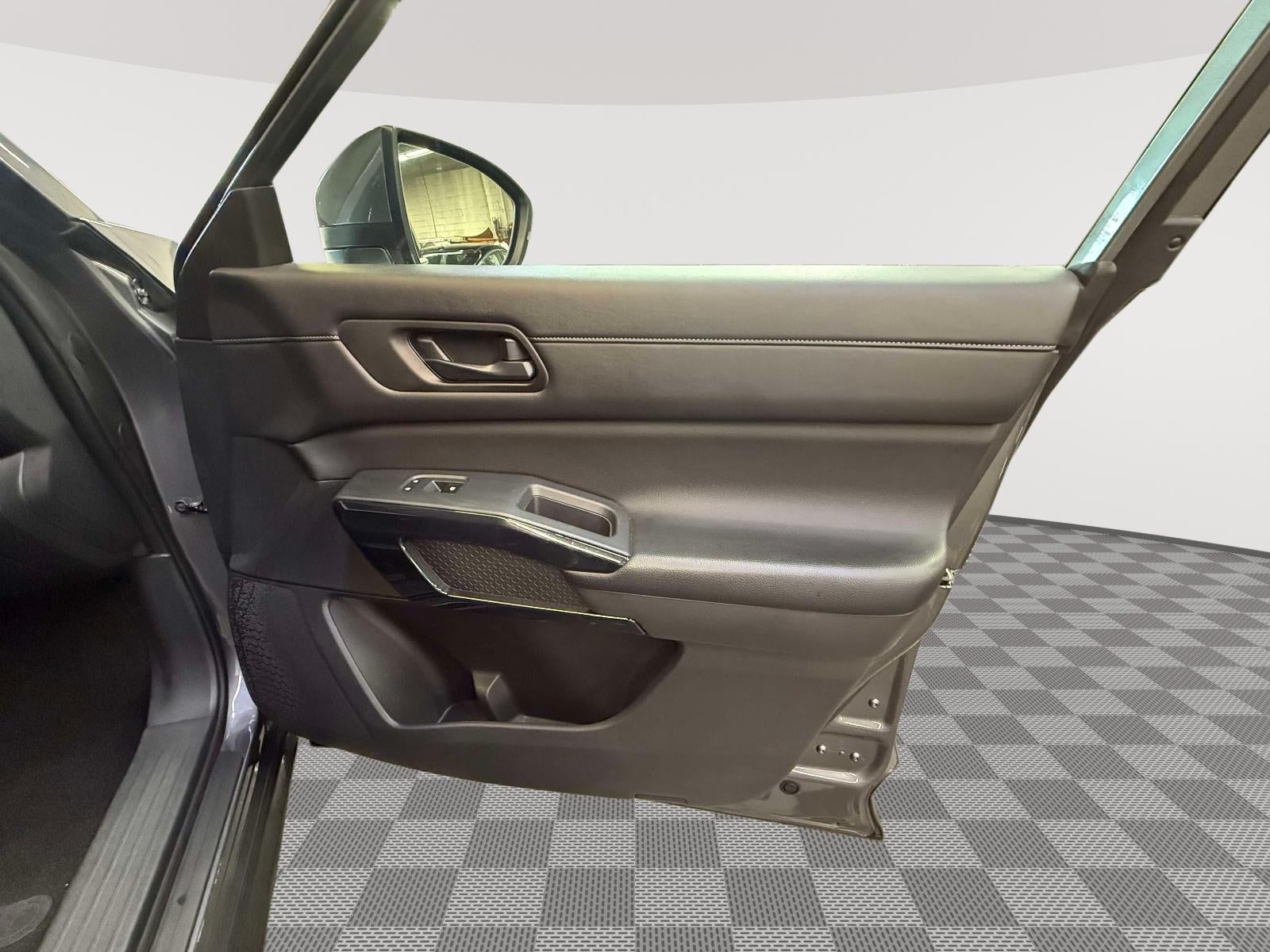 2024 Nissan Pathfinder SV FWD
