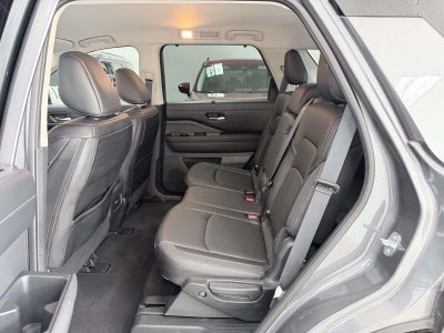 2025 Nissan Pathfinder SL 4WD