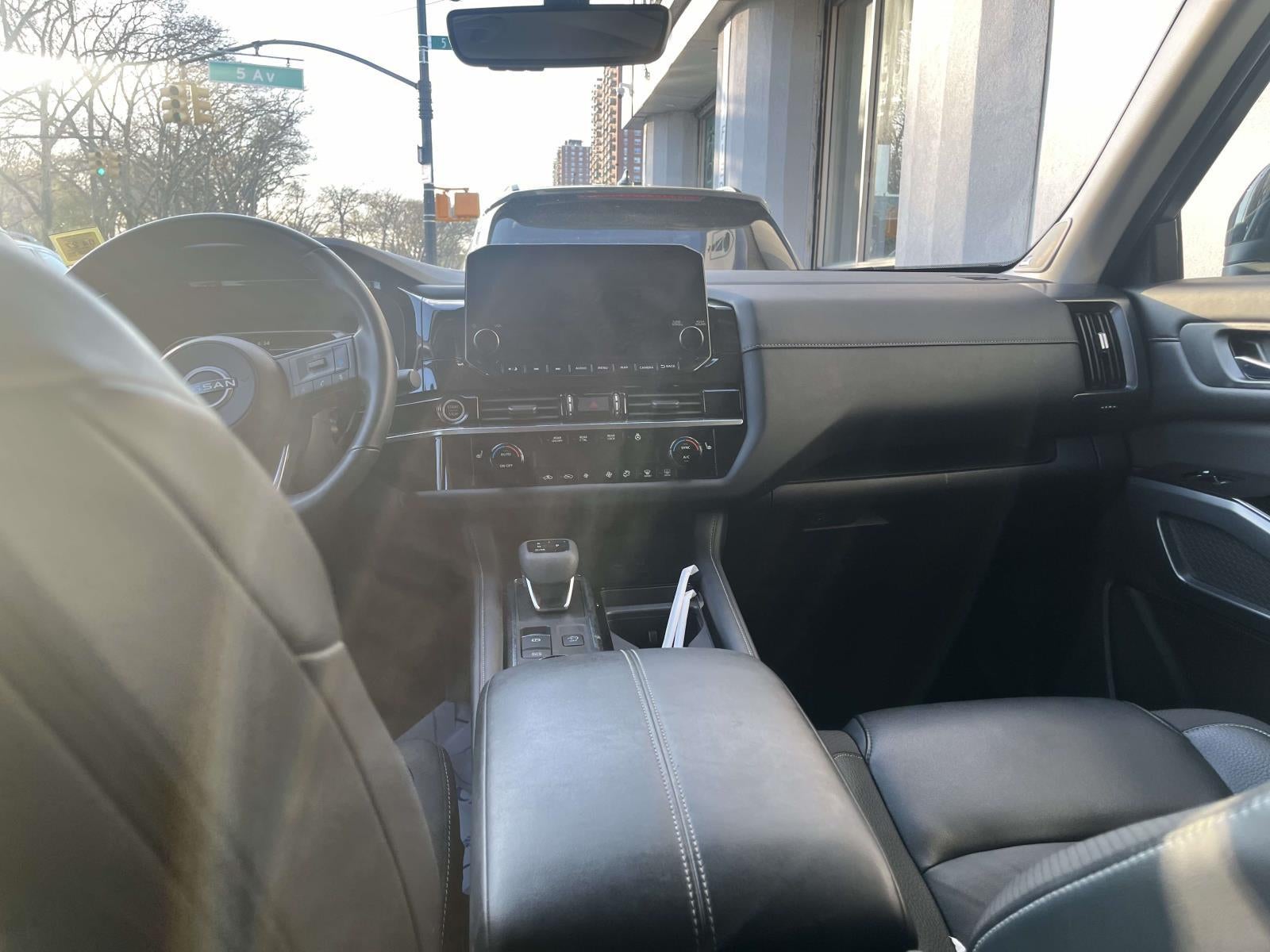 2023 Nissan Pathfinder SL 4WD