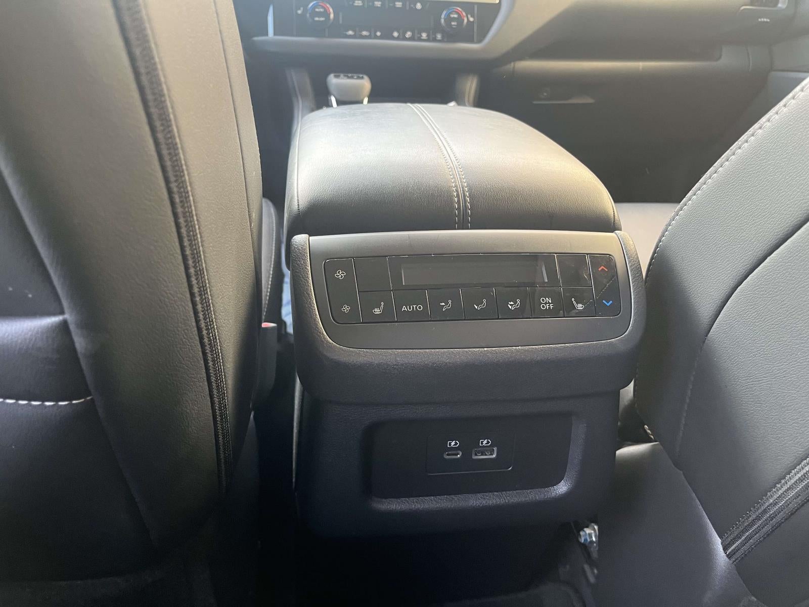 2023 Nissan Pathfinder SL 4WD