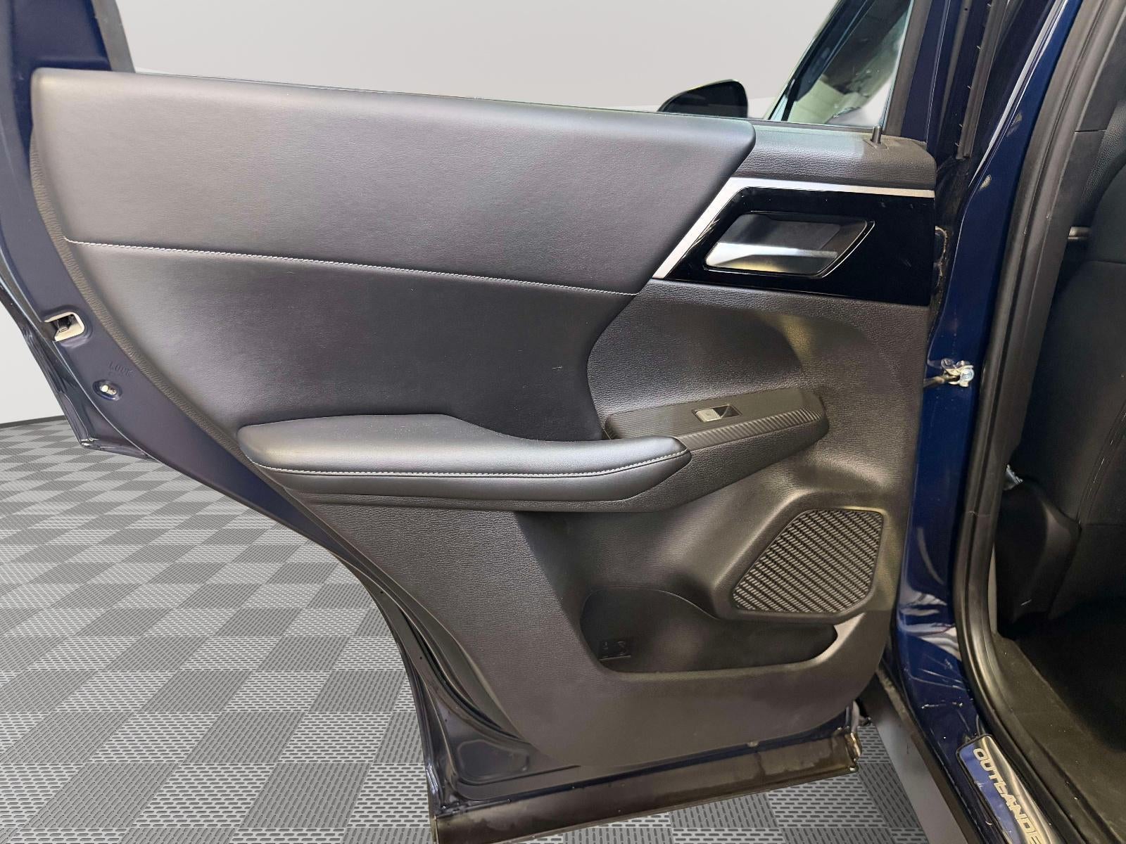 2022 Mitsubishi Outlander SE