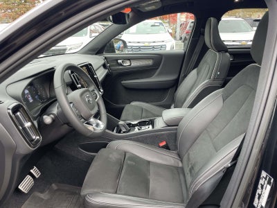 2022 Volvo XC40 T5 R-Design