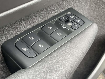 2022 Volvo XC40 T5 R-Design