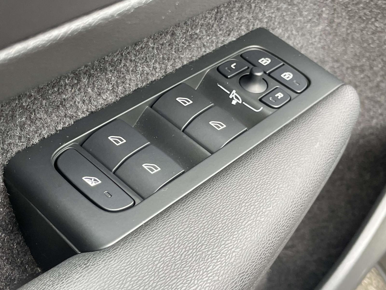 2022 Volvo XC40 T5 R-Design