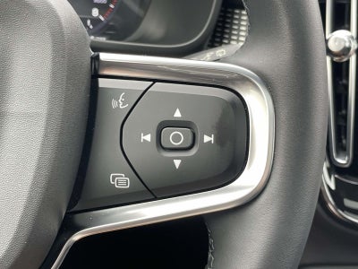 2022 Volvo XC40 T5 R-Design