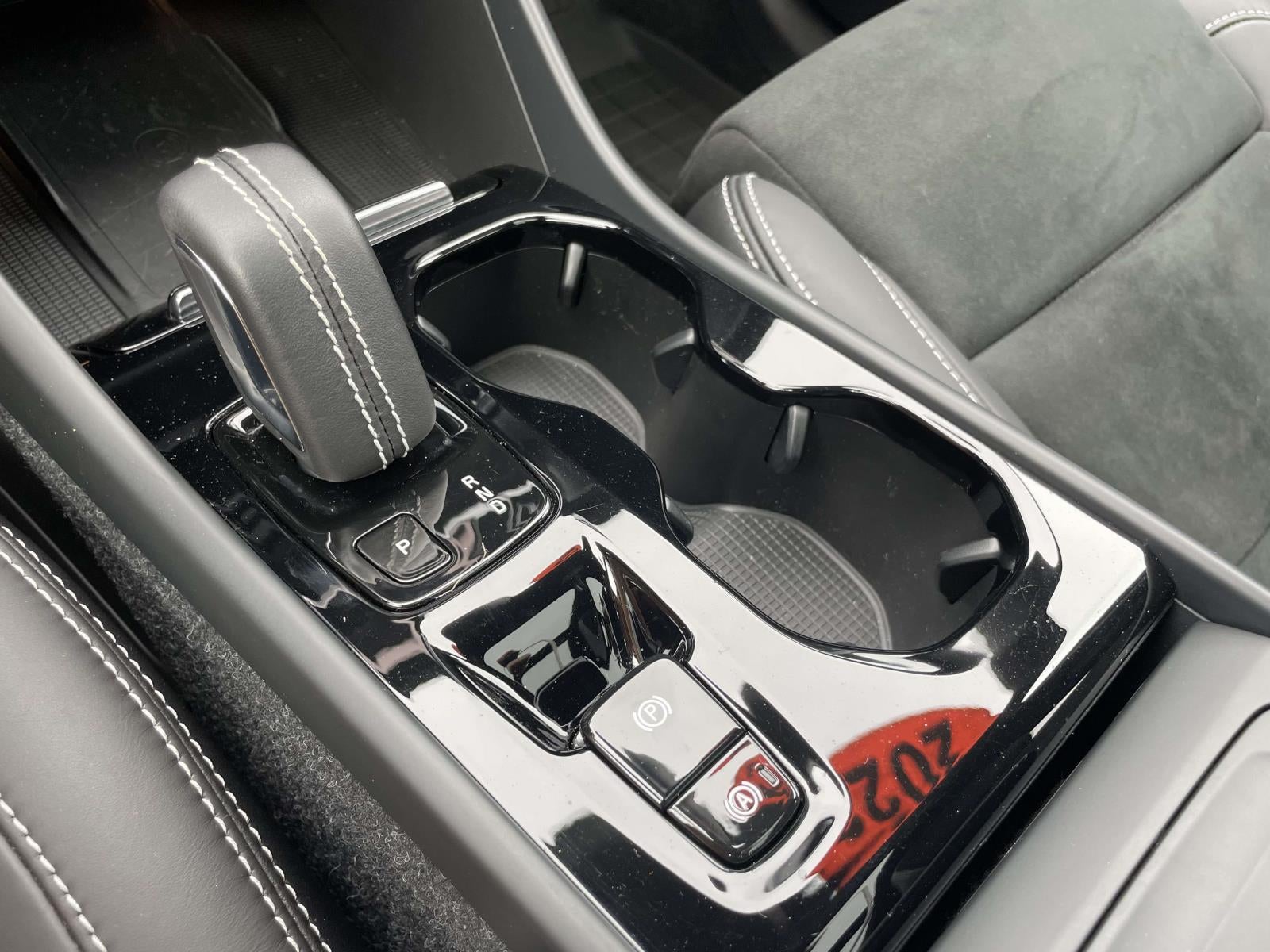 2022 Volvo XC40 T5 R-Design