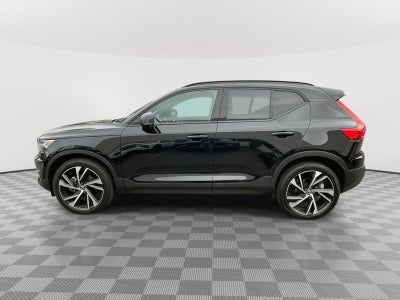 2022 Volvo XC40 T5 R-Design