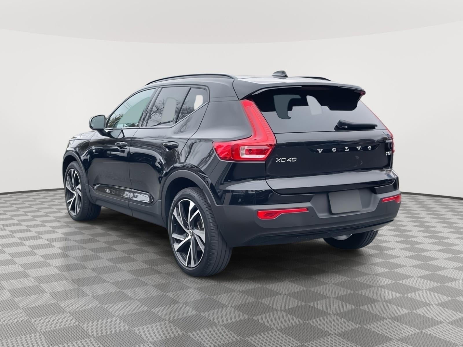 2022 Volvo XC40 T5 R-Design