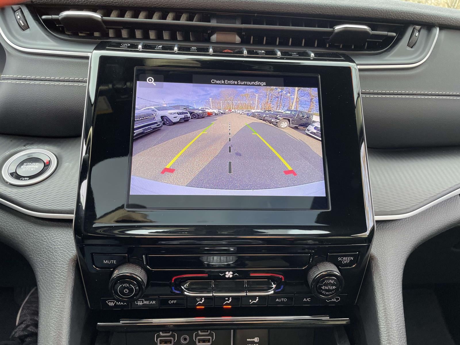 2025 Jeep Grand Cherokee Laredo X 4x4