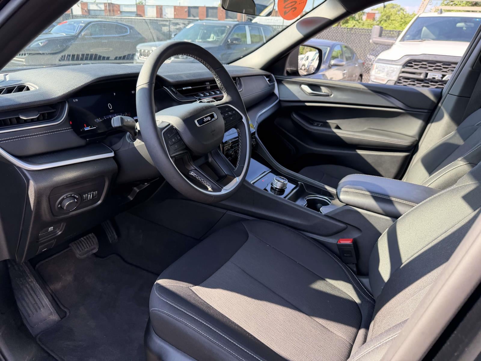 2025 Jeep Grand Cherokee Laredo X 4x4