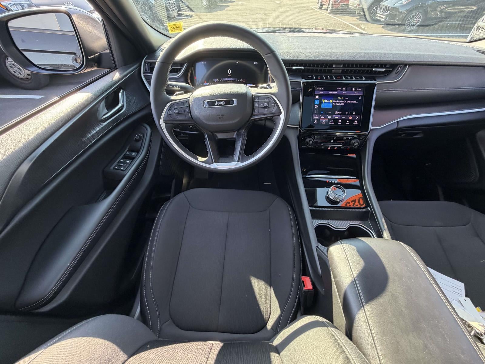 2025 Jeep Grand Cherokee Laredo X 4x4
