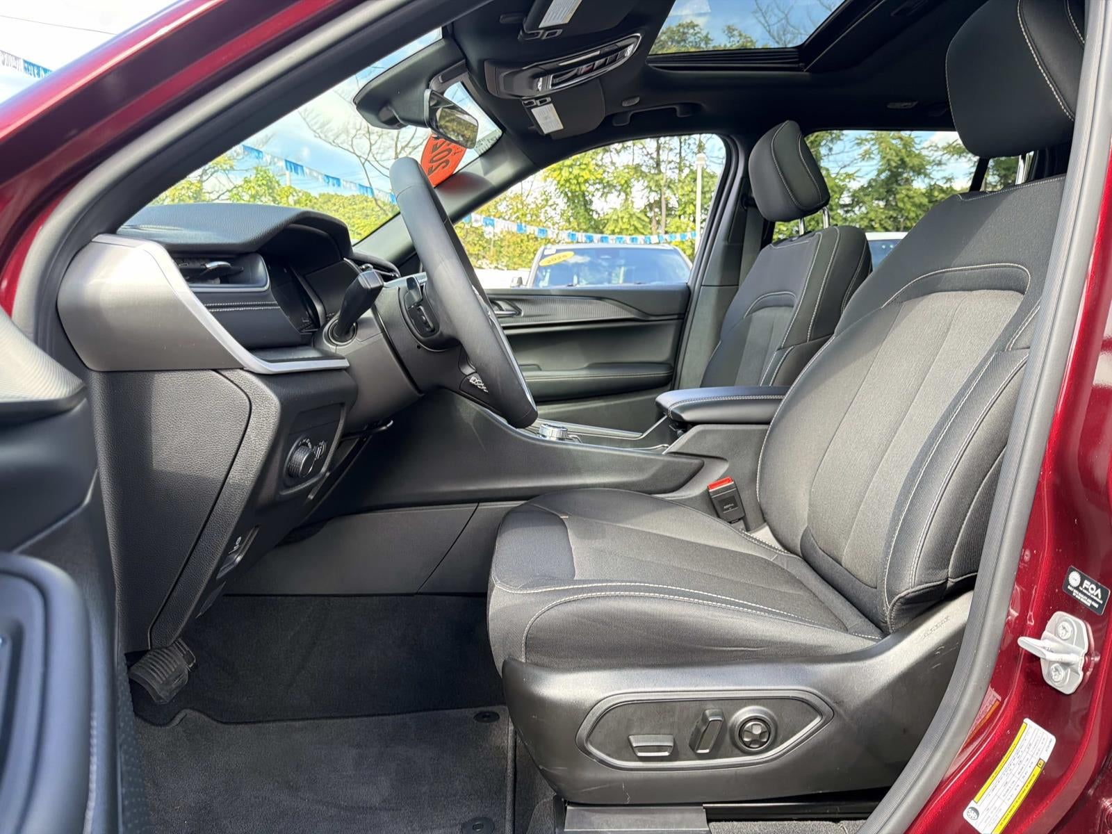 2025 Jeep Grand Cherokee Laredo X 4x4