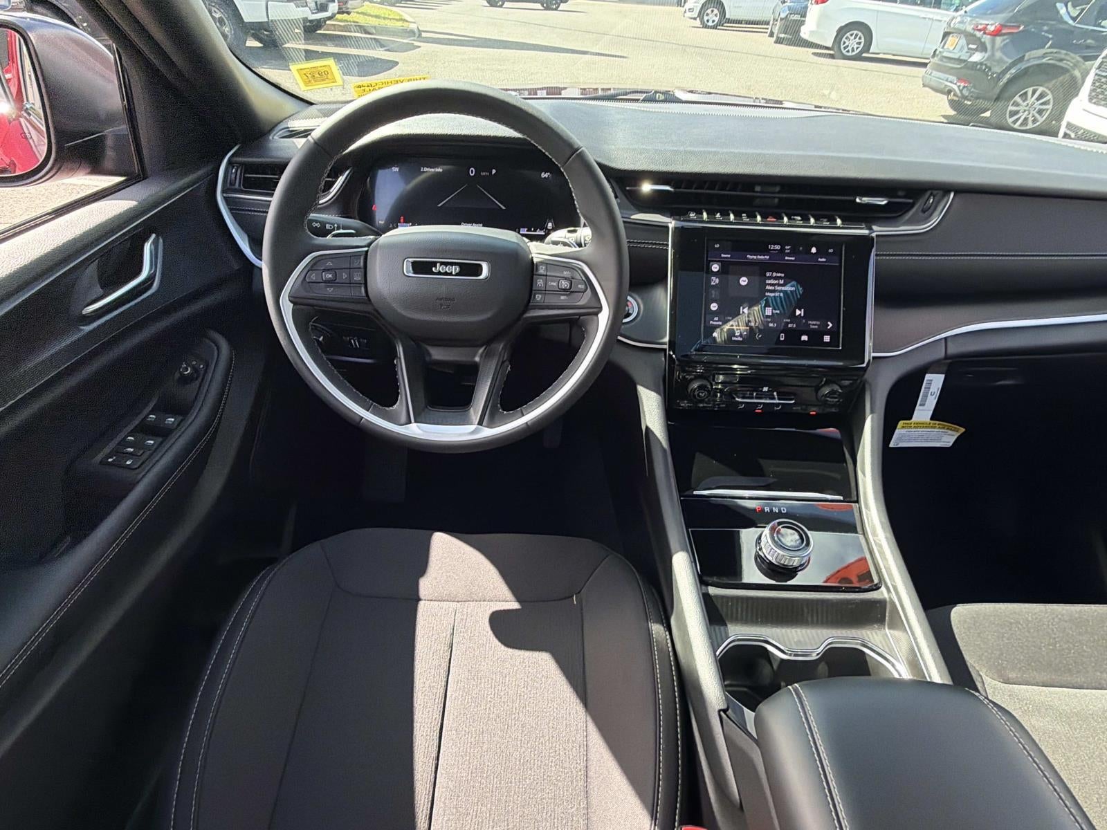 2025 Jeep Grand Cherokee Laredo X 4x4