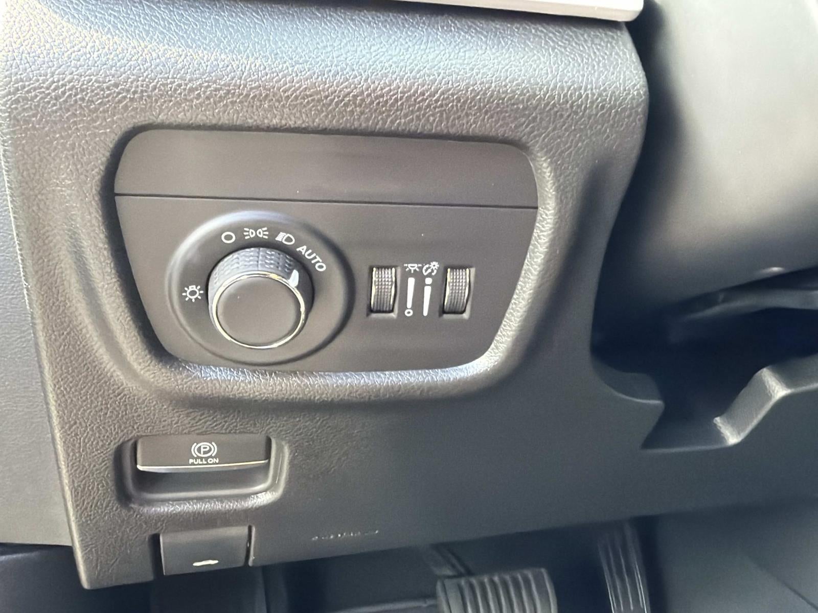 2025 Jeep Grand Cherokee Laredo X 4x4