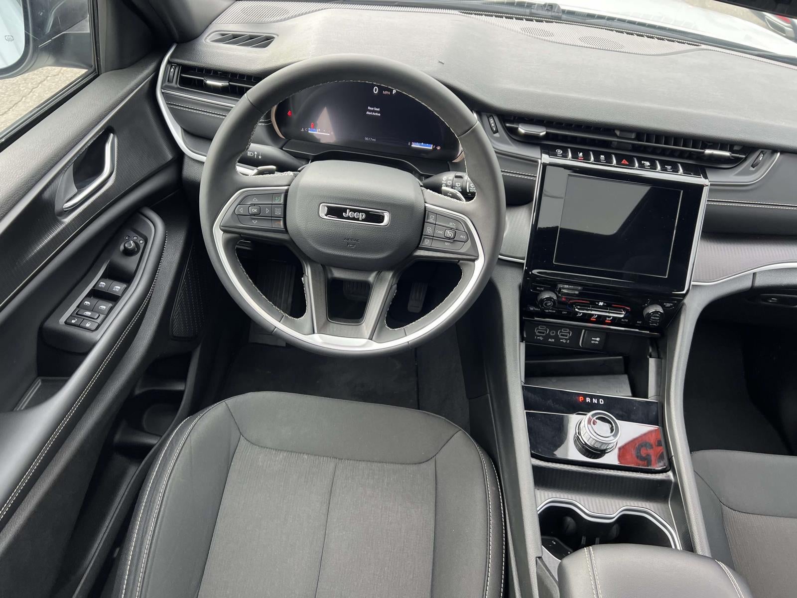 2025 Jeep Grand Cherokee L Laredo X 4x4