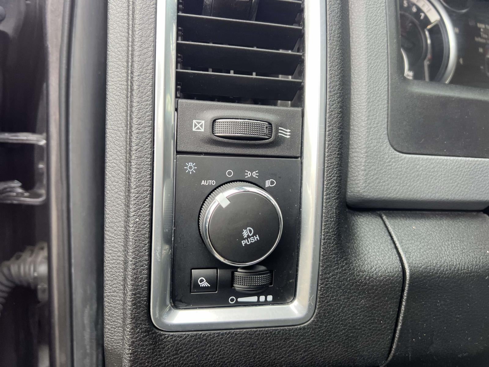 2018 RAM 1500 Big Horn Crew Cab 4x4 5'7' Box