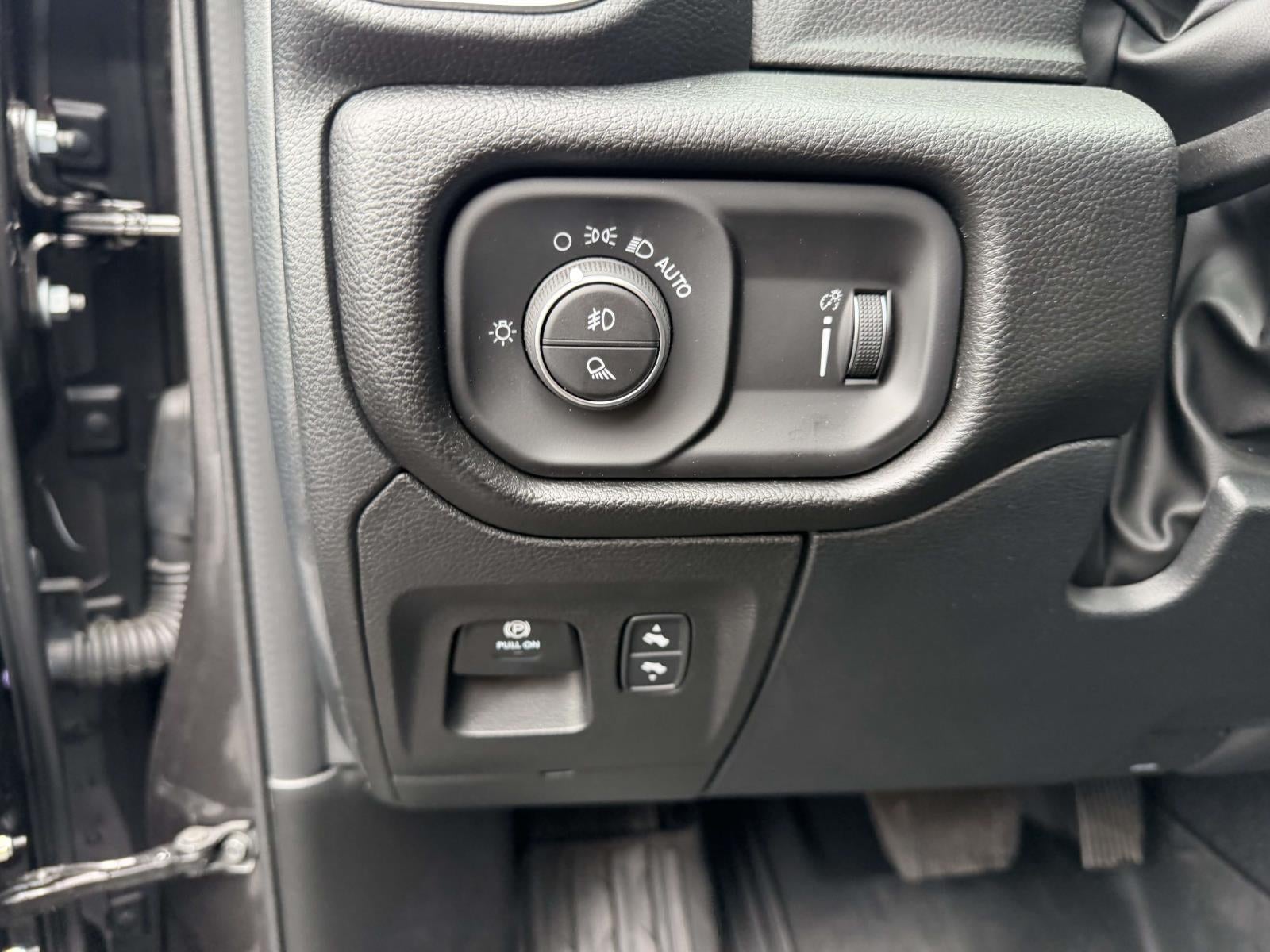 2025 RAM 1500 Big Horn Crew Cab 4x4 5'7' Box
