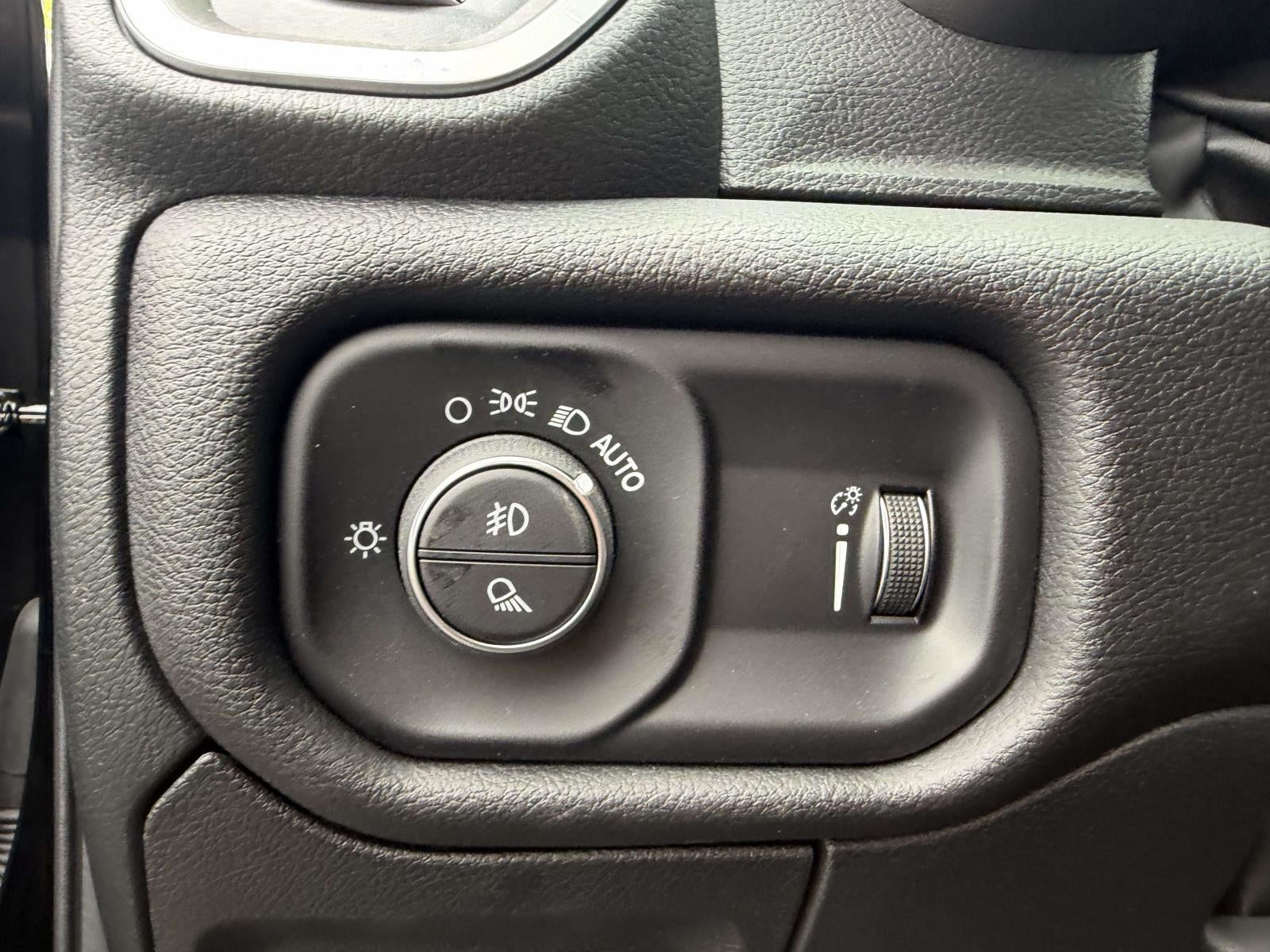 2025 RAM 1500 Big Horn Crew Cab 4x4 5'7' Box