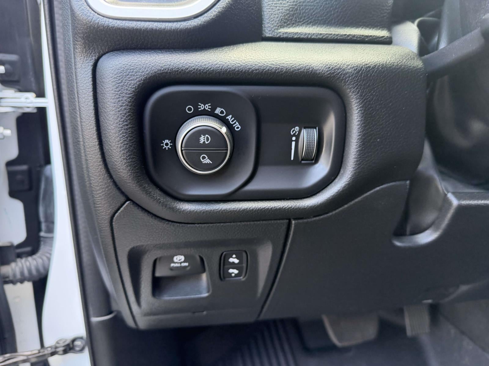 2023 RAM 1500 Big Horn Crew Cab 4x4 5'7' Box