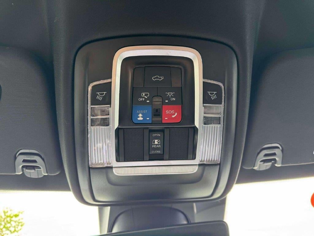 2024 RAM 1500 Laramie Crew Cab 4x4 5'7' Box