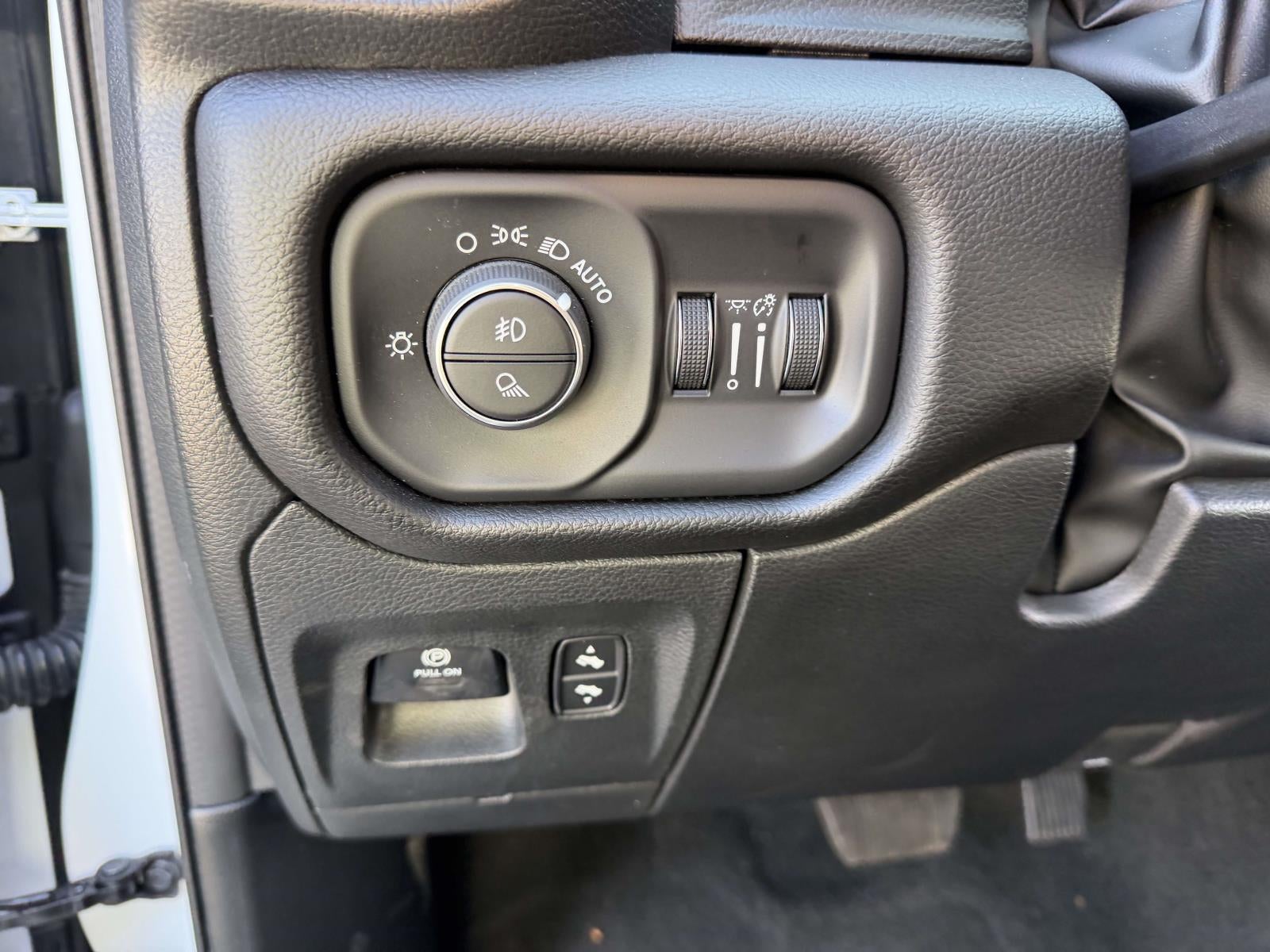 2023 RAM 1500 Laramie Crew Cab 4x4 5'7' Box