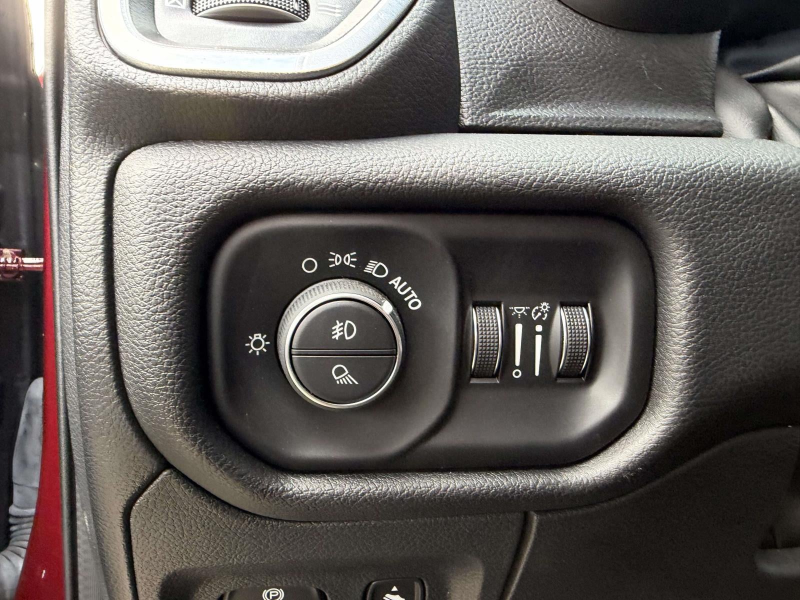 2023 RAM 1500 Laramie Crew Cab 4x4 5'7' Box