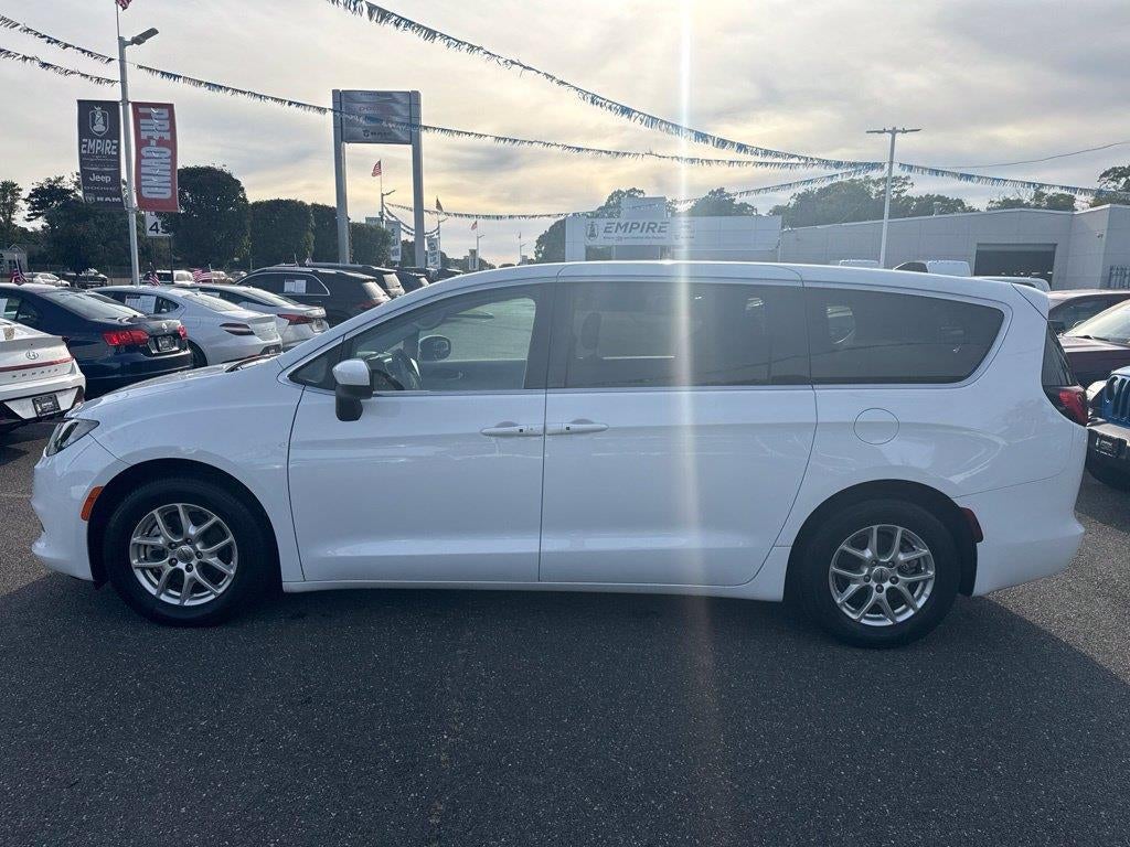 2023 Chrysler Voyager LX