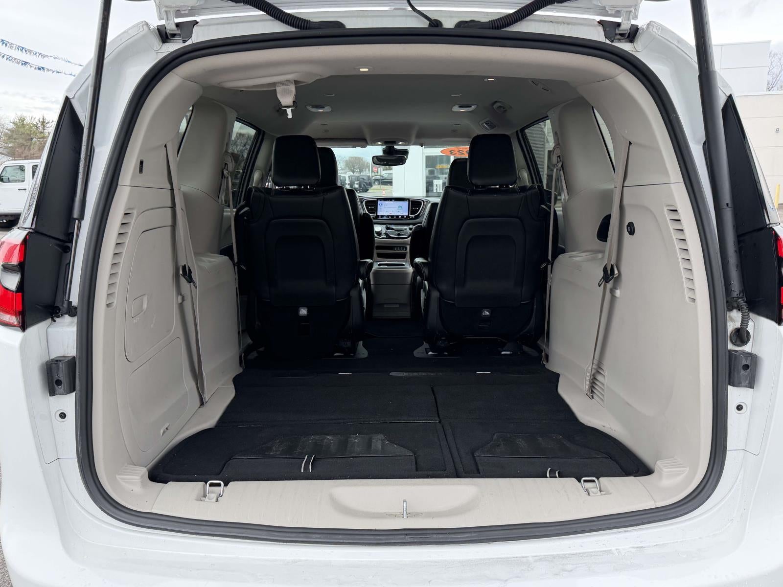 2023 Chrysler Pacifica Hybrid Touring L