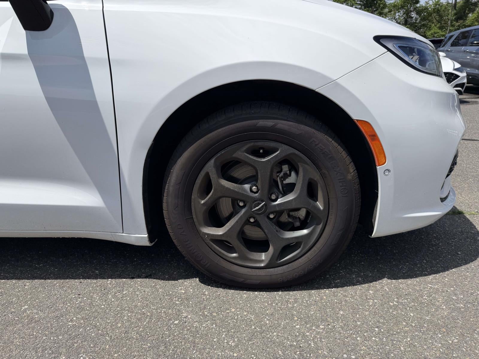 2024 Chrysler Pacifica Hybrid S Appearance Pkg