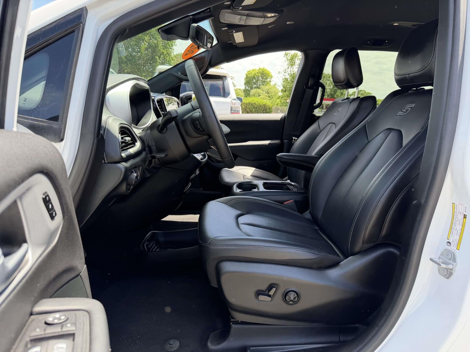 2024 Chrysler Pacifica Hybrid S Appearance Pkg