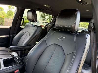 2024 Chrysler Pacifica Hybrid S Appearance Pkg