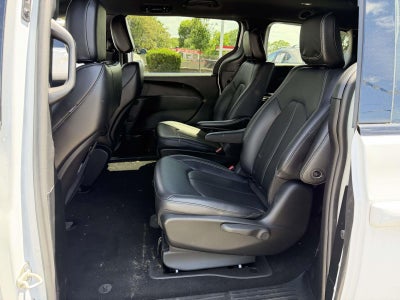 2024 Chrysler Pacifica Hybrid S Appearance Pkg