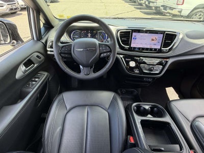 2024 Chrysler Pacifica Hybrid S Appearance Pkg