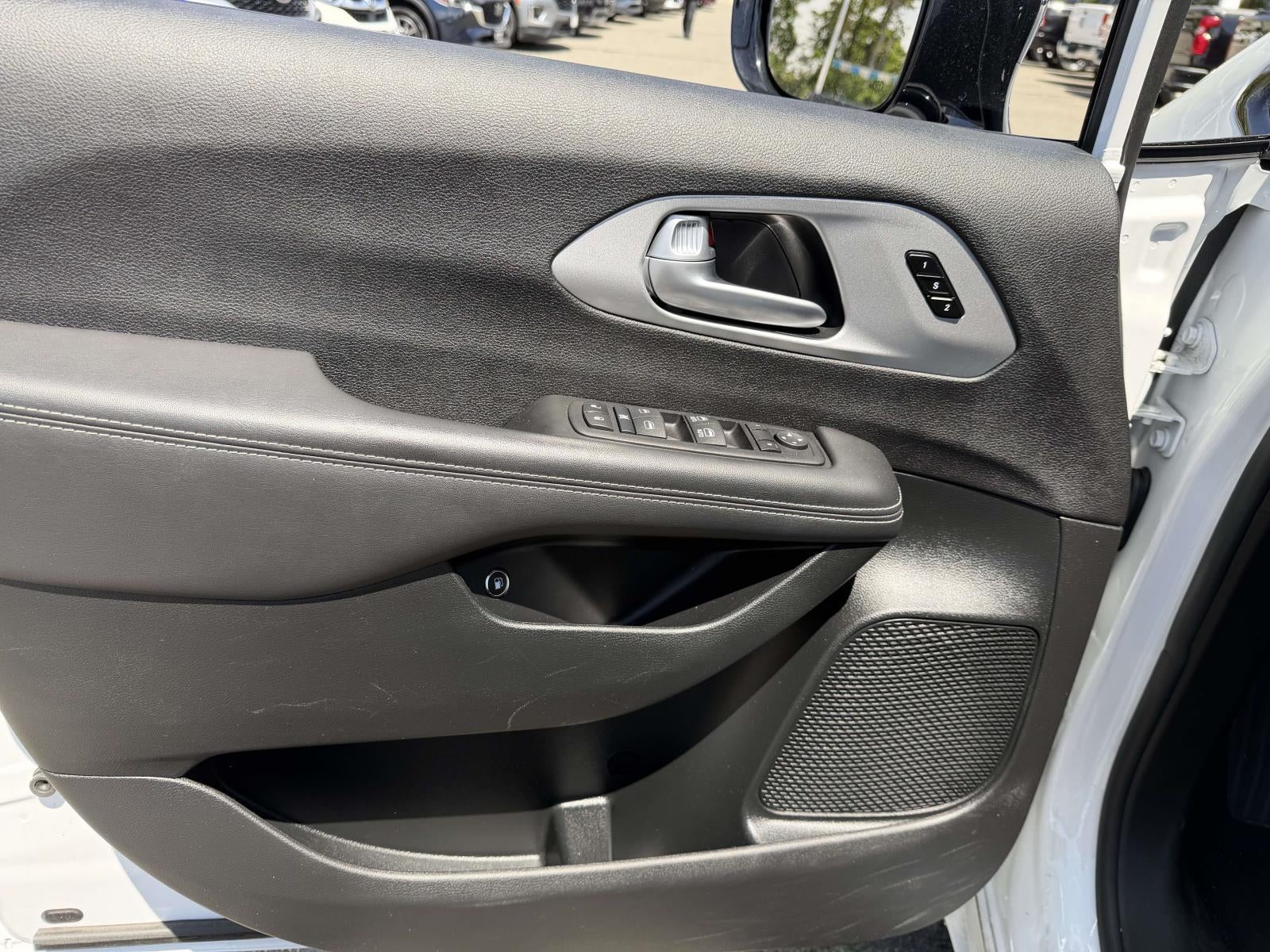2024 Chrysler Pacifica Hybrid S Appearance Pkg