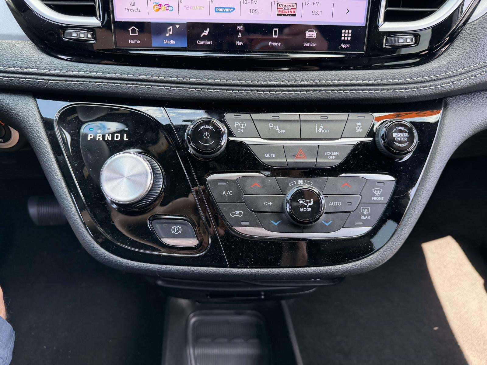2024 Chrysler Pacifica Hybrid S Appearance Pkg