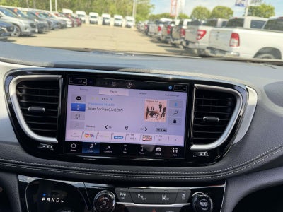 2024 Chrysler Pacifica Hybrid S Appearance Pkg