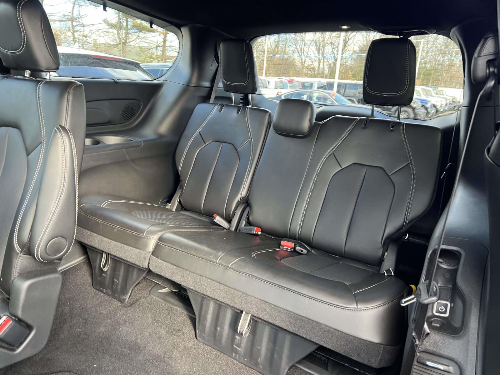 2025 Chrysler Pacifica Select