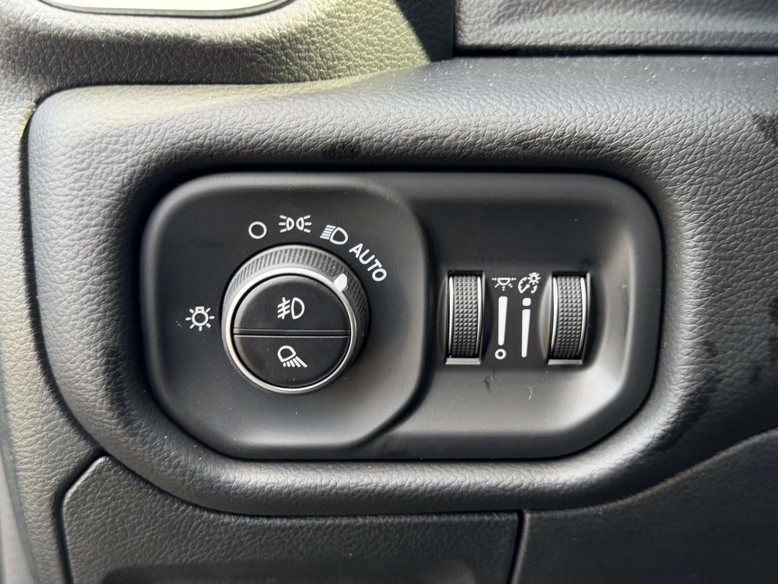 2026 RAM 1500 Big Horn Crew Cab 4x4 5'7' Box