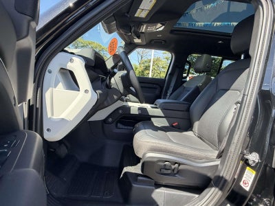2025 Land Rover Defender 110 P300